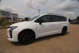 New 2027 Chrysler Pacifica Van