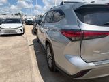 Used 2021 Toyota Highlander Hybrid SUV
