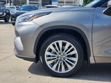 Used 2025 Toyota Highlander Hybrid SUV