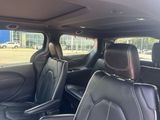 Used 2025 Chrysler Pacifica Van