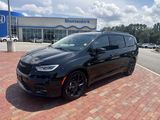 Used 2025 Chrysler Pacifica Van