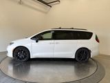 Used 2025 Chrysler Pacifica Van