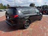 Used 2025 Chrysler Pacifica Van