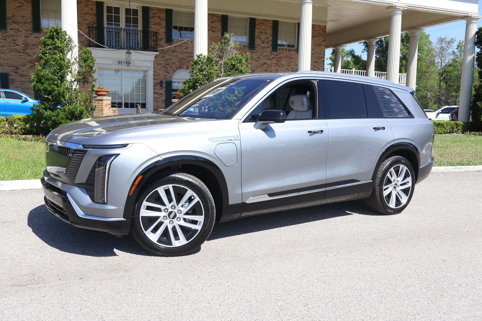 2026 Cadillac VISTIQ Luxury