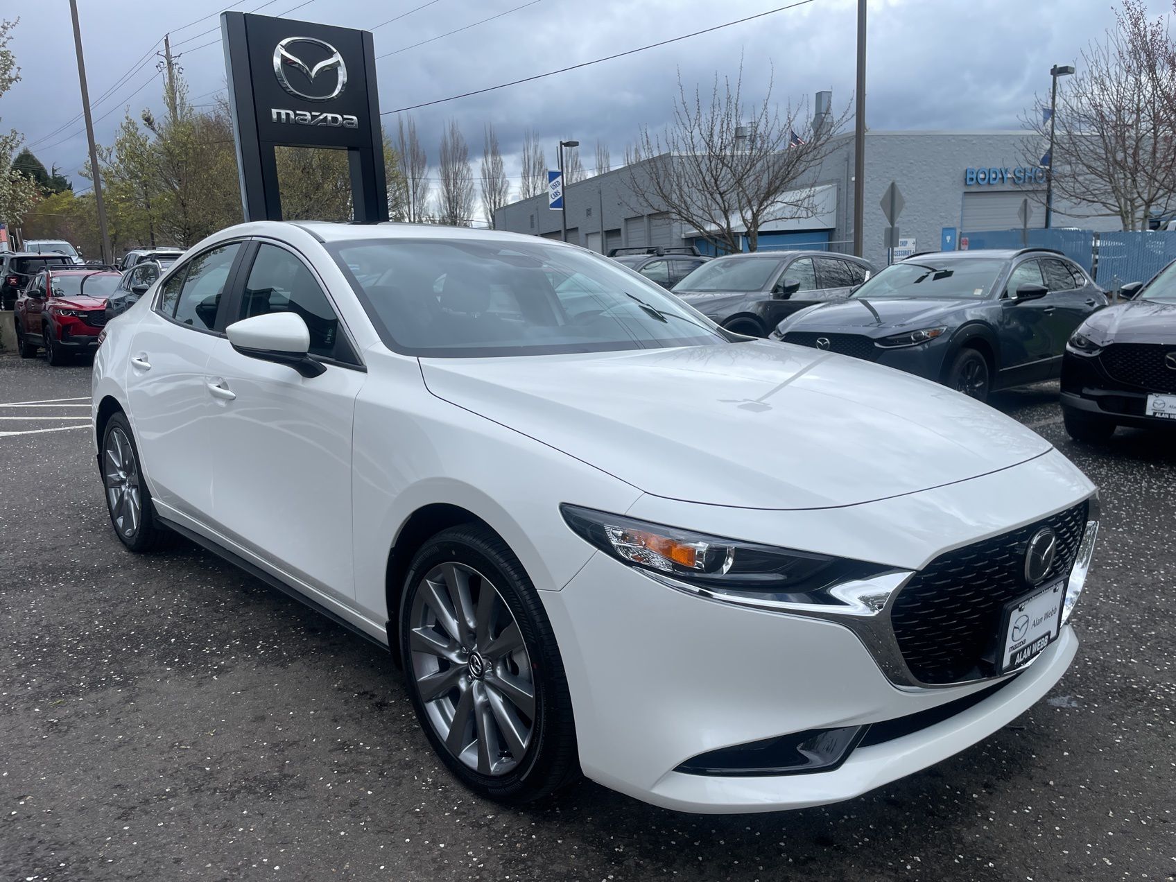 View vehicle photo 4