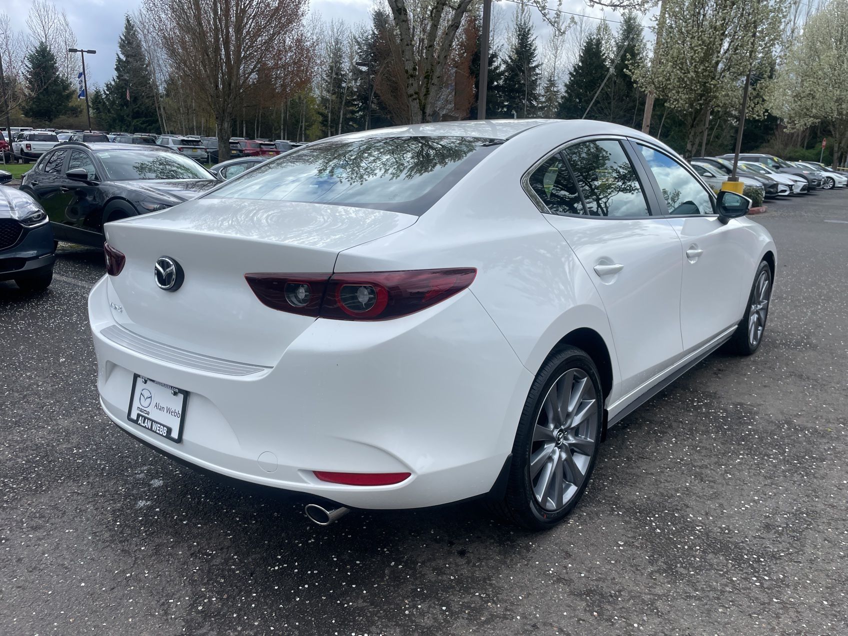 View vehicle photo 3