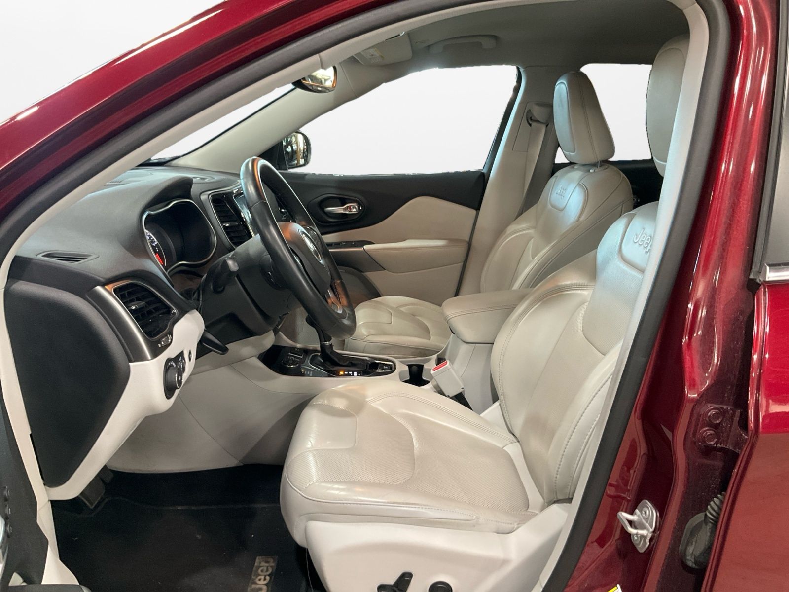 2019 Velvet Red Pearlcoat Jeep Cherokee Limited 4X4 SUV