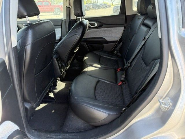 2022 Billet Silver Metallic Clearcoat Jeep Compass Latitude 4X4 SUV