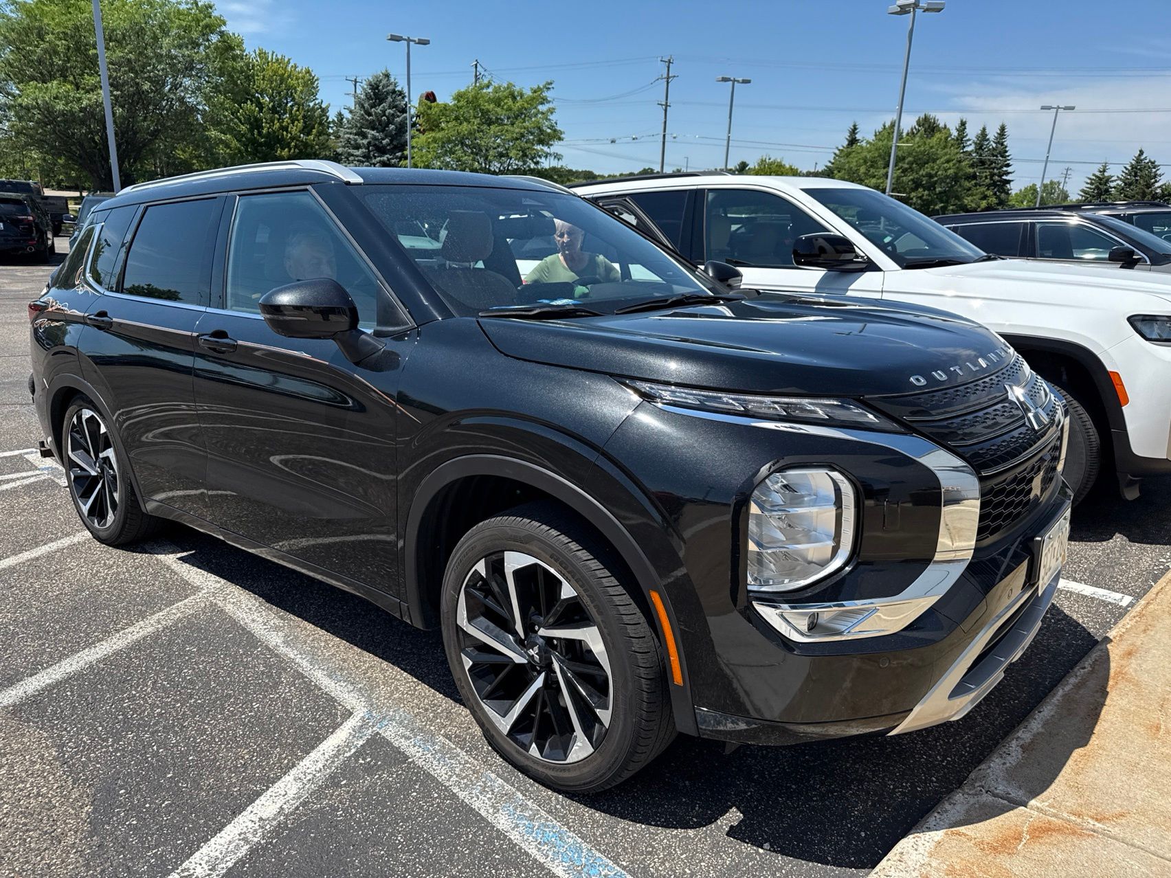 2022 Labrador Black Pearl Mitsubishi Outlander SEL 4X4 SUV