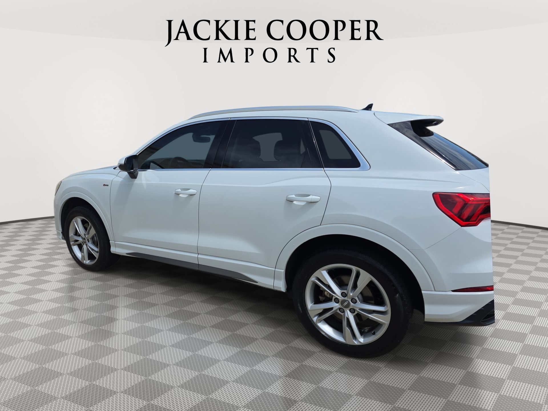 View vehicle photo 7