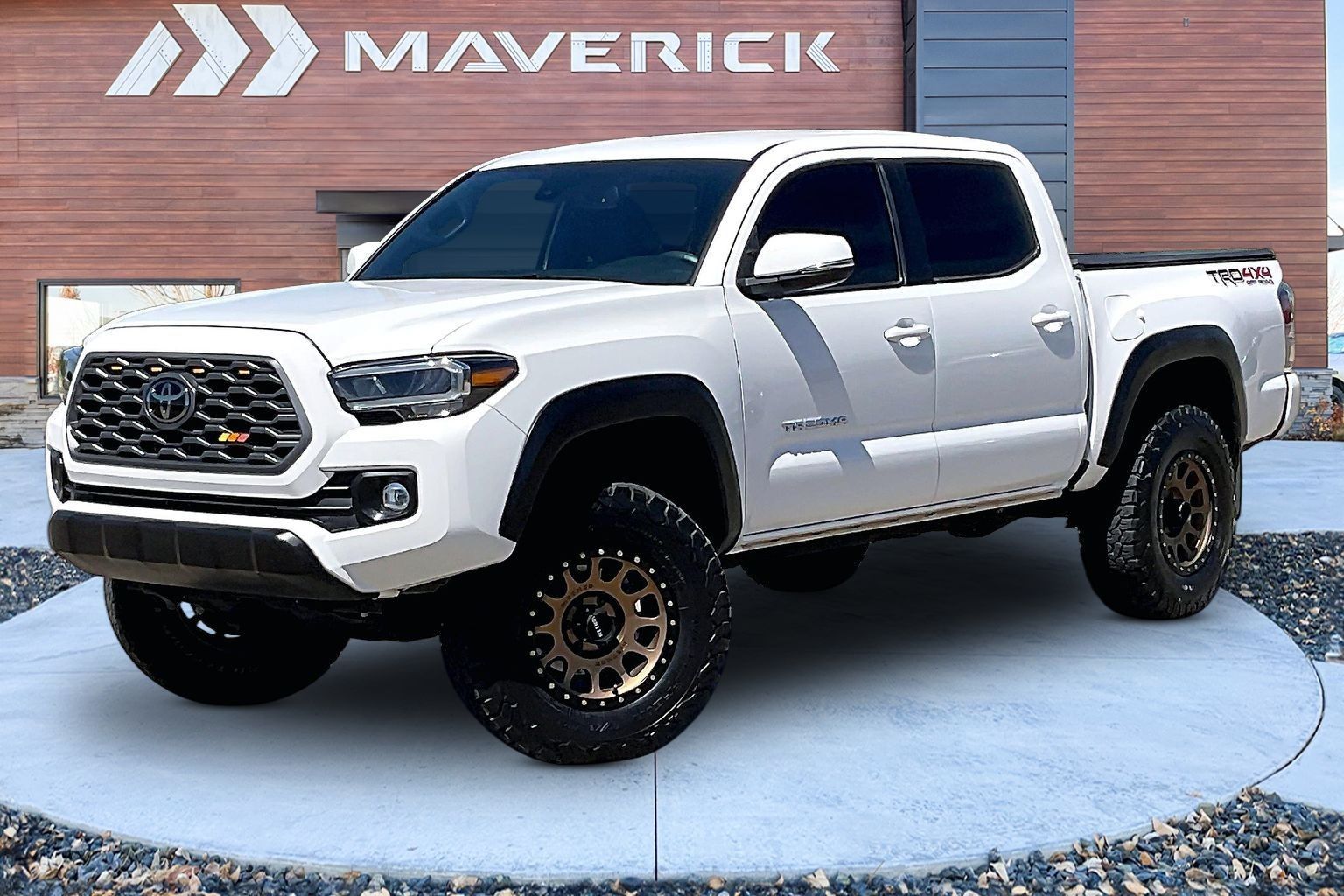 View vehicle photo 3