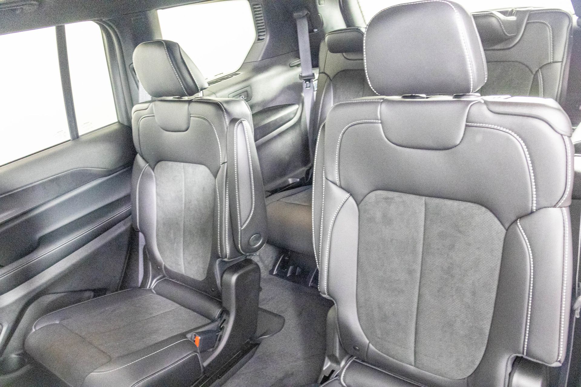 2025 JEEP GRAND CHEROKEE L - Image 28