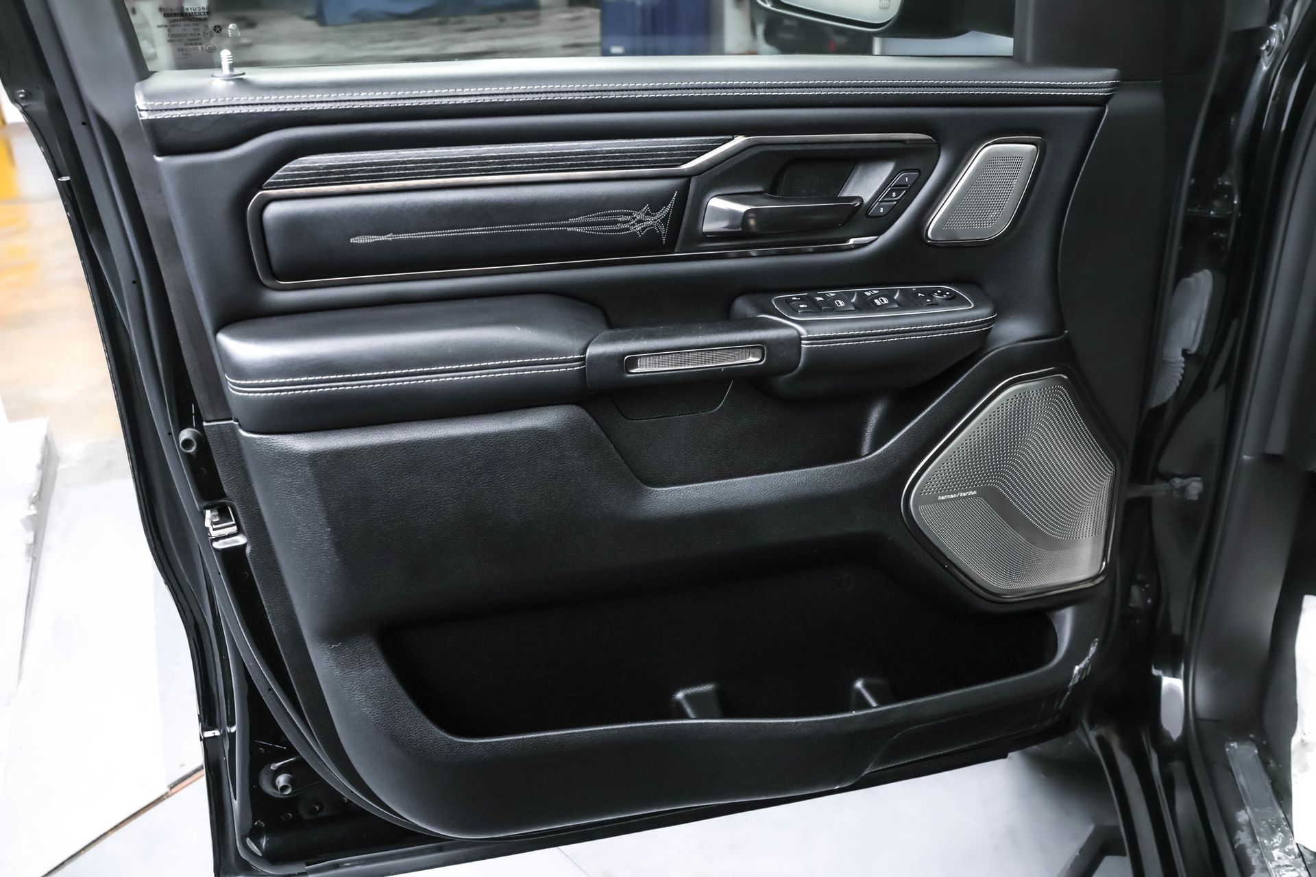 2021 RAM 1500 - Image 32