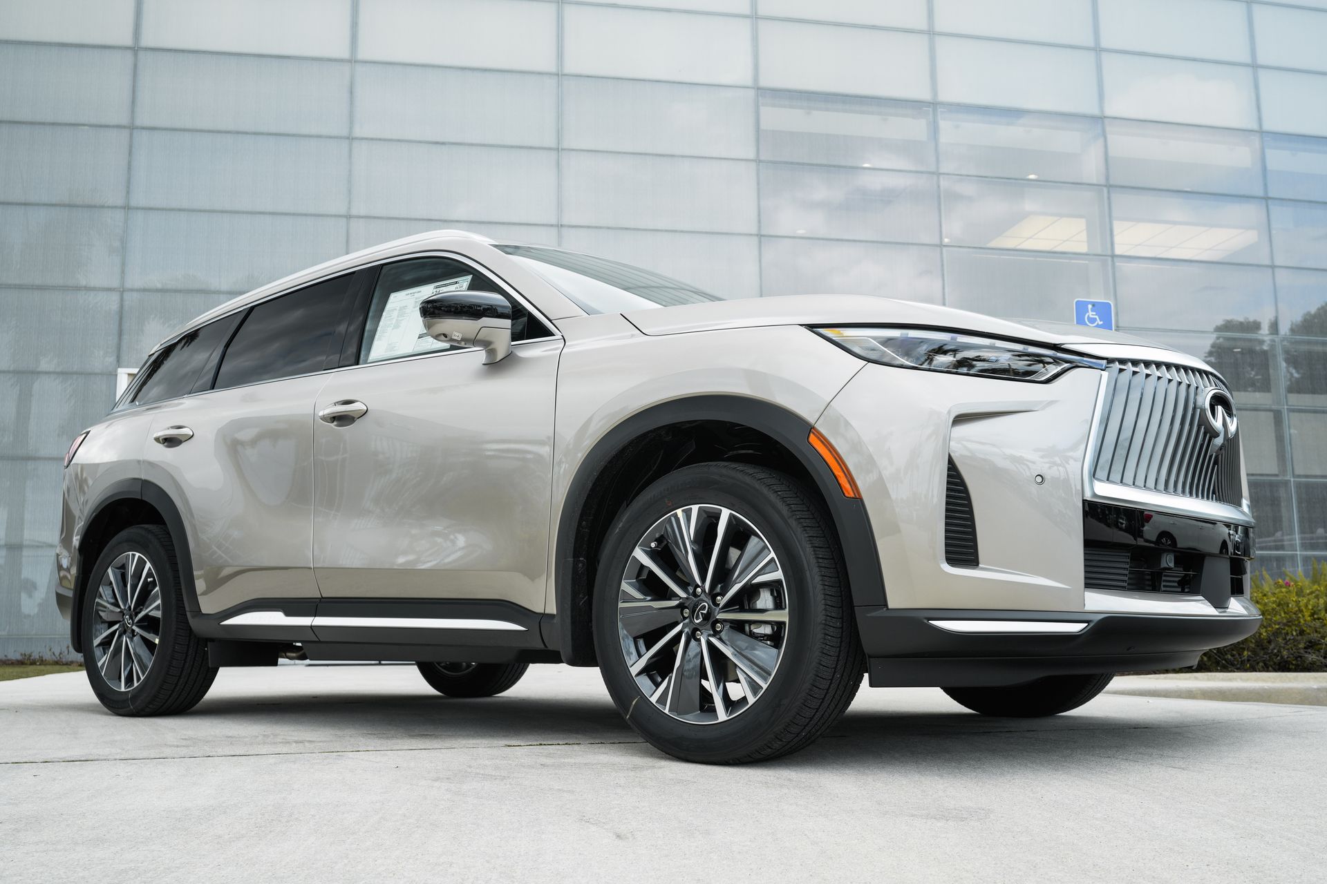 2026 INFINITI QX60 LUXE