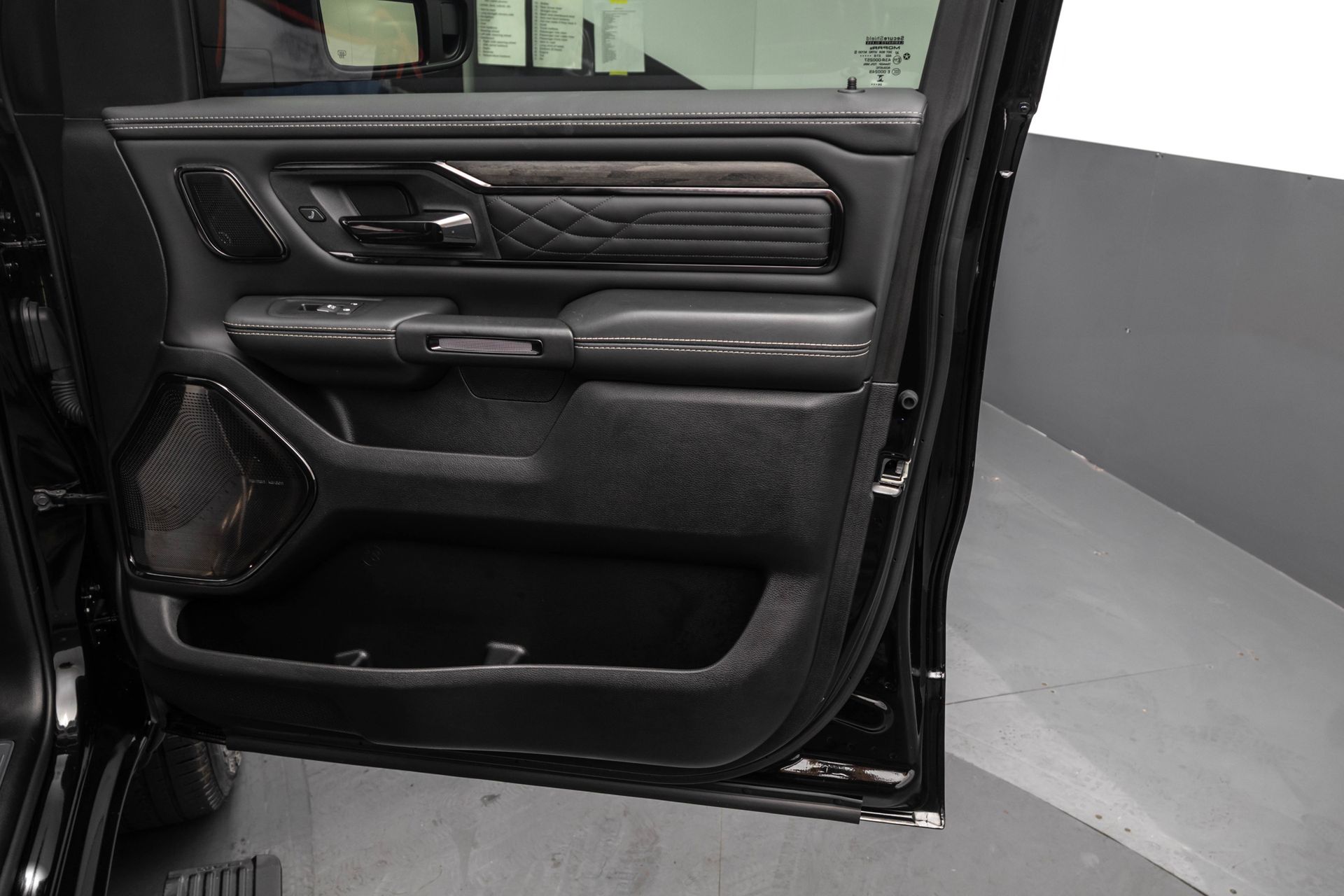 2025 RAM 1500 - Image 41