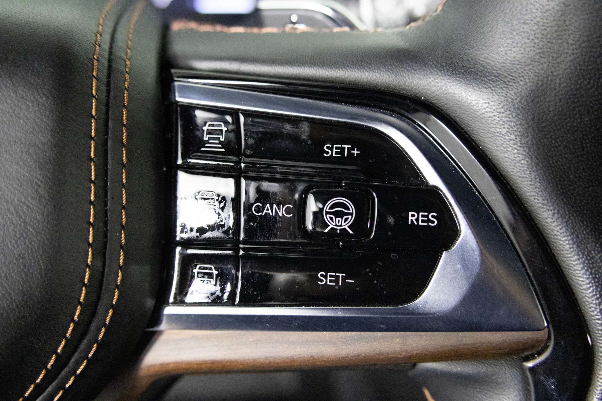 2023 JEEP GRAND CHEROKEE - Image 33