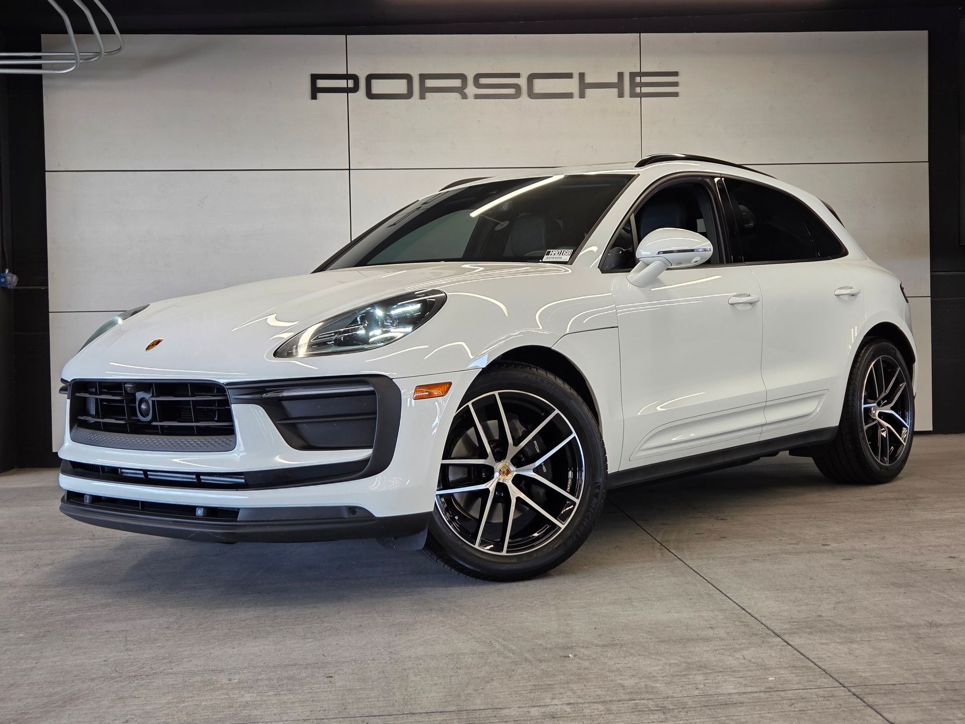 White 2025 Porsche Macan SUV / Crossover 7-Speed Automatic