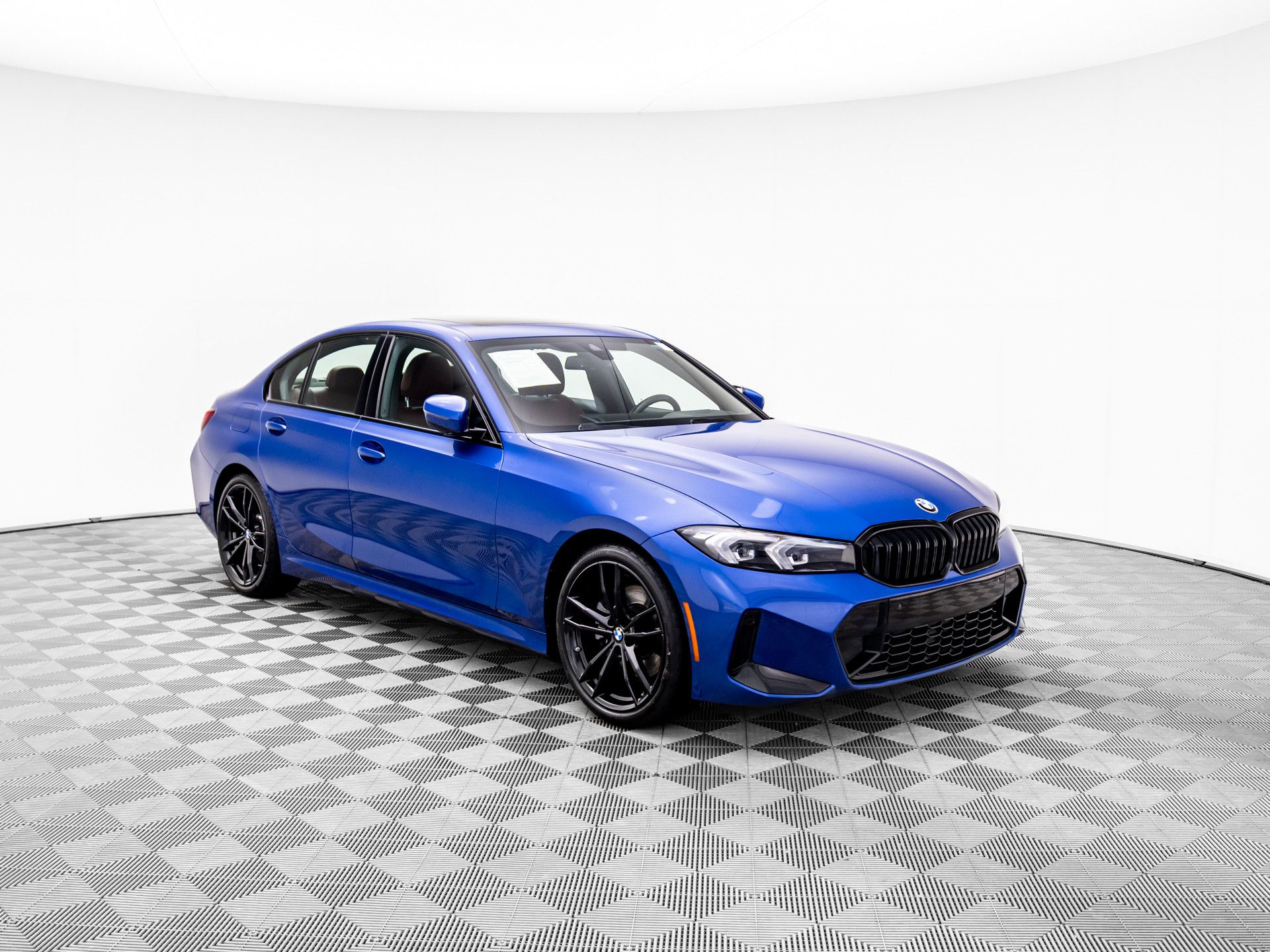 2023 BMW 3-Series 330i xDrive photo