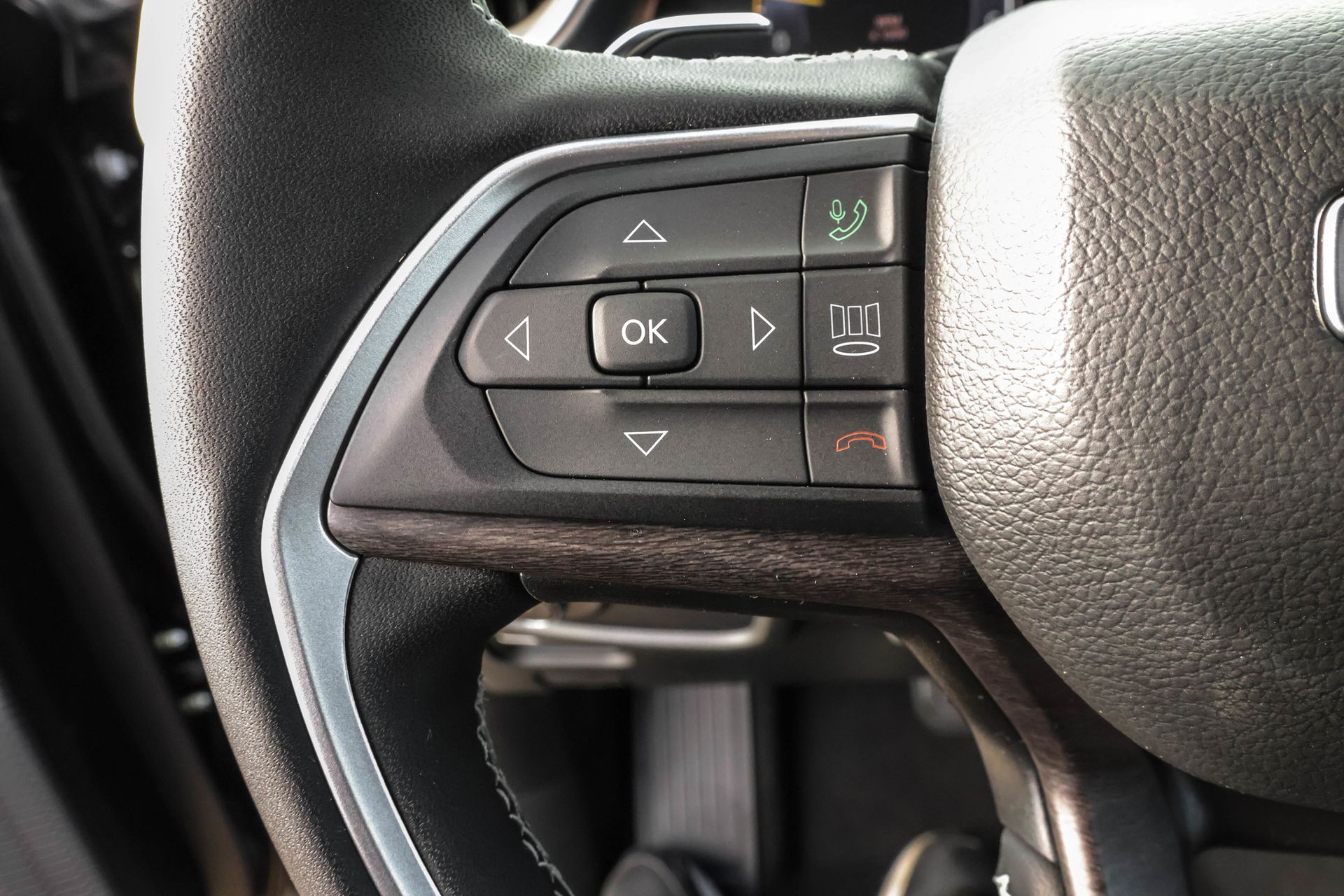 2025 JEEP GRAND CHEROKEE L - Image 24