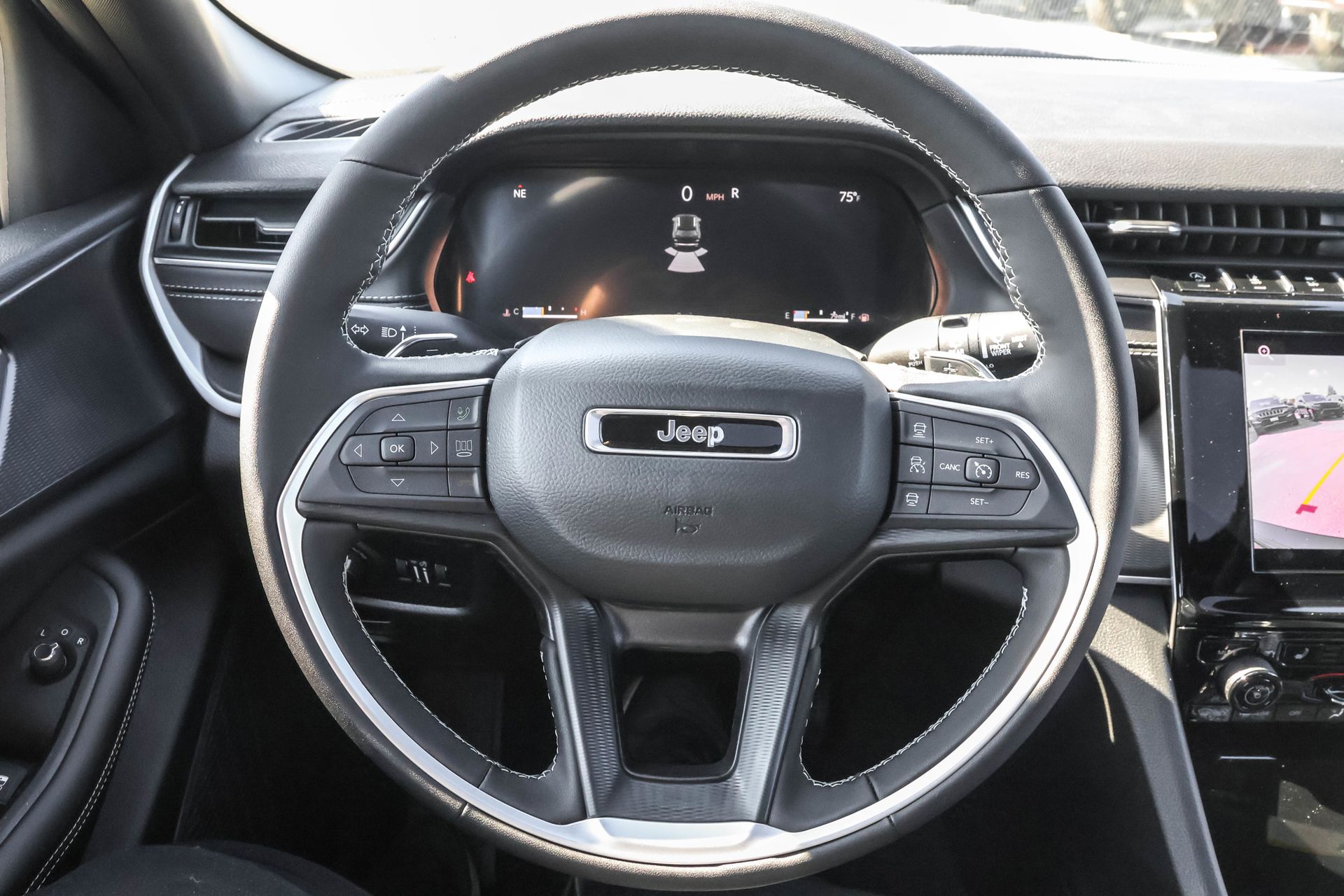 2025 JEEP GRAND CHEROKEE - Image 27