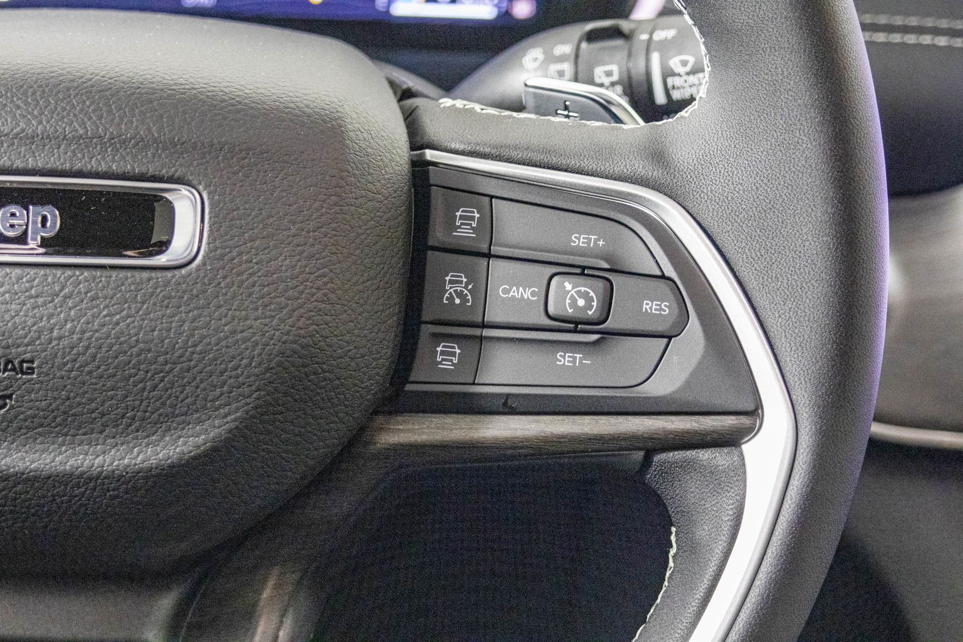 2025 JEEP GRAND CHEROKEE - Image 31