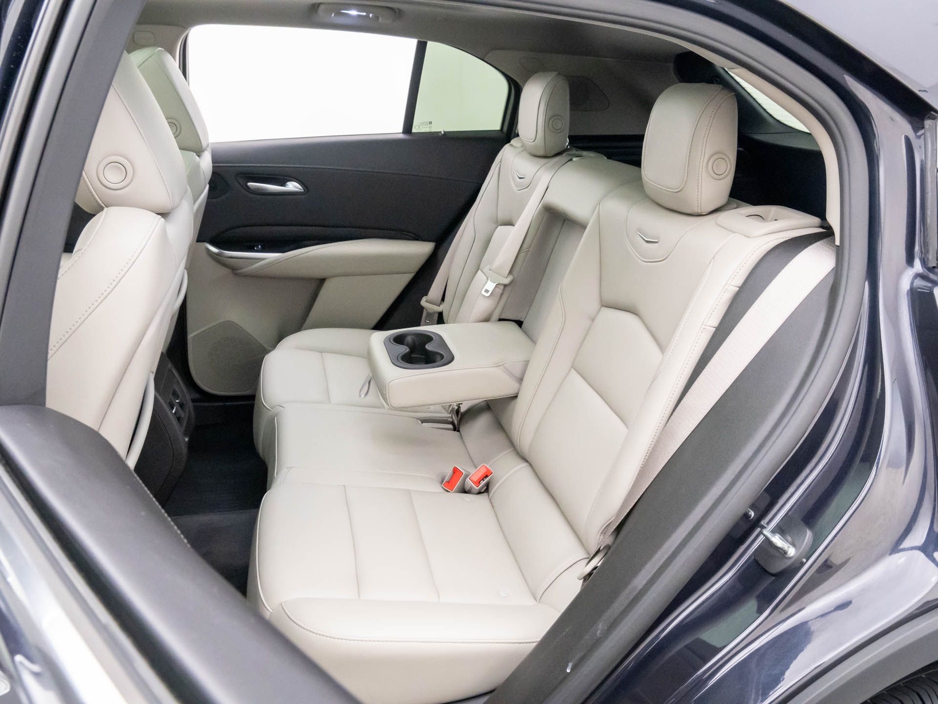 2022 Cadillac XT4 Luxury photo
