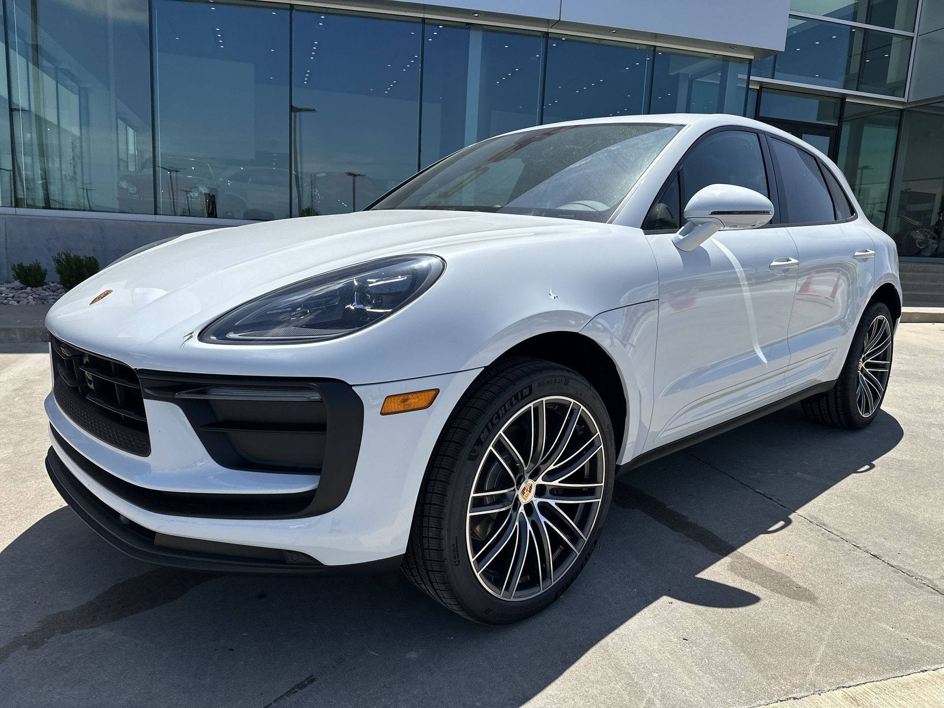 2025 Porsche Macan AWD
