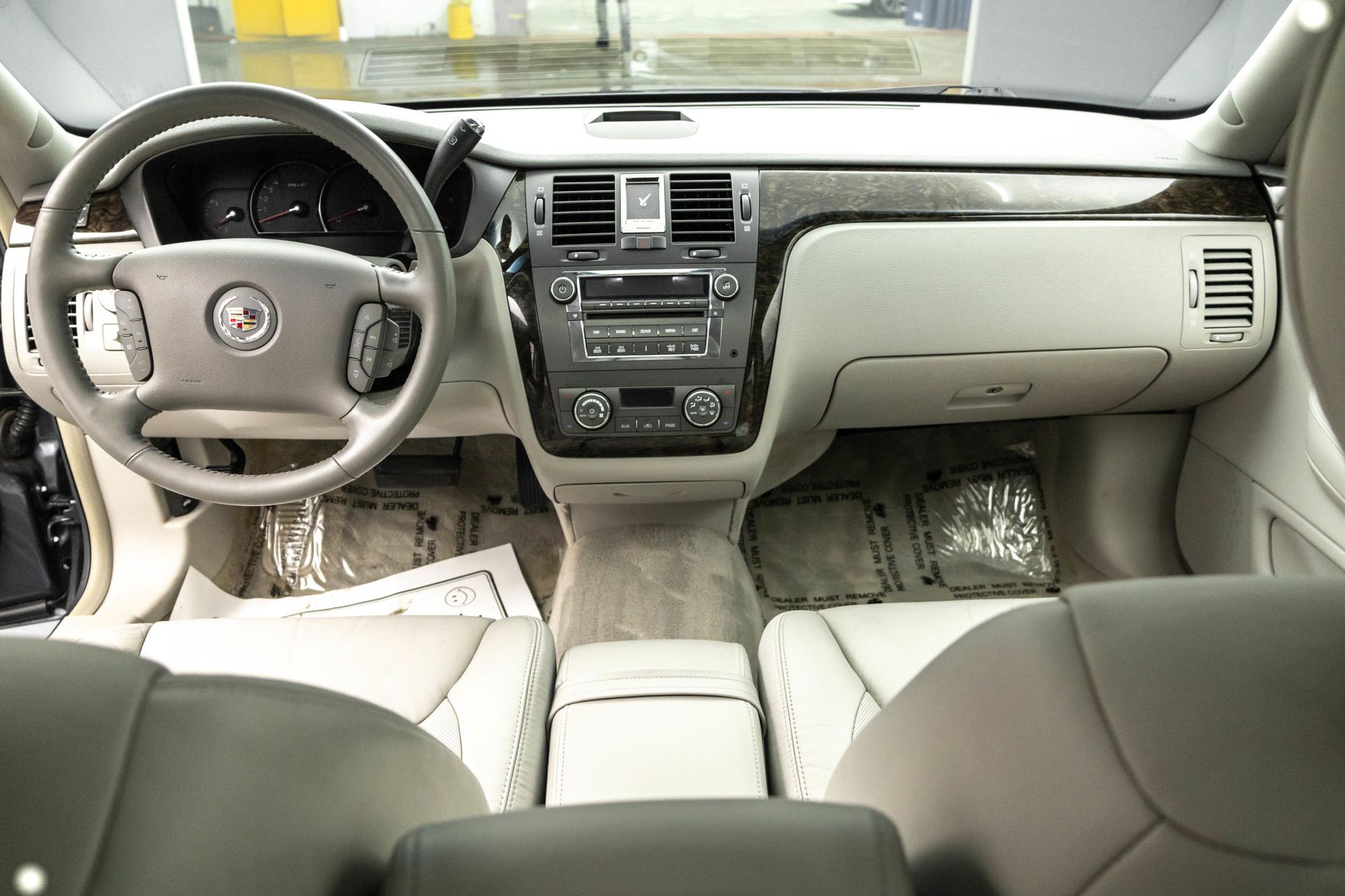 2011 CADILLAC DTS - Image 30