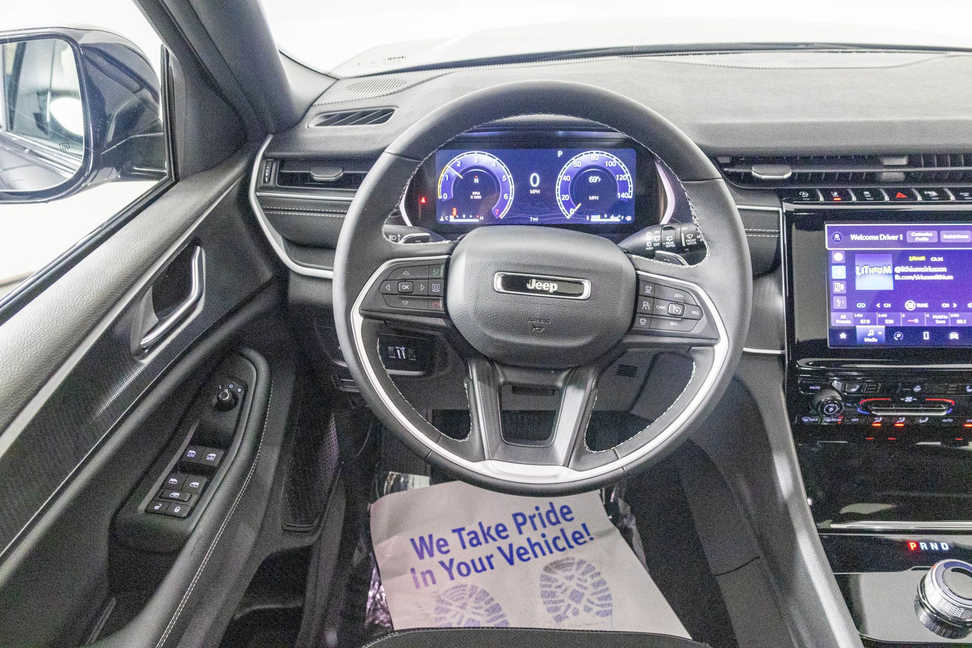 2025 JEEP GRAND CHEROKEE - Image 29