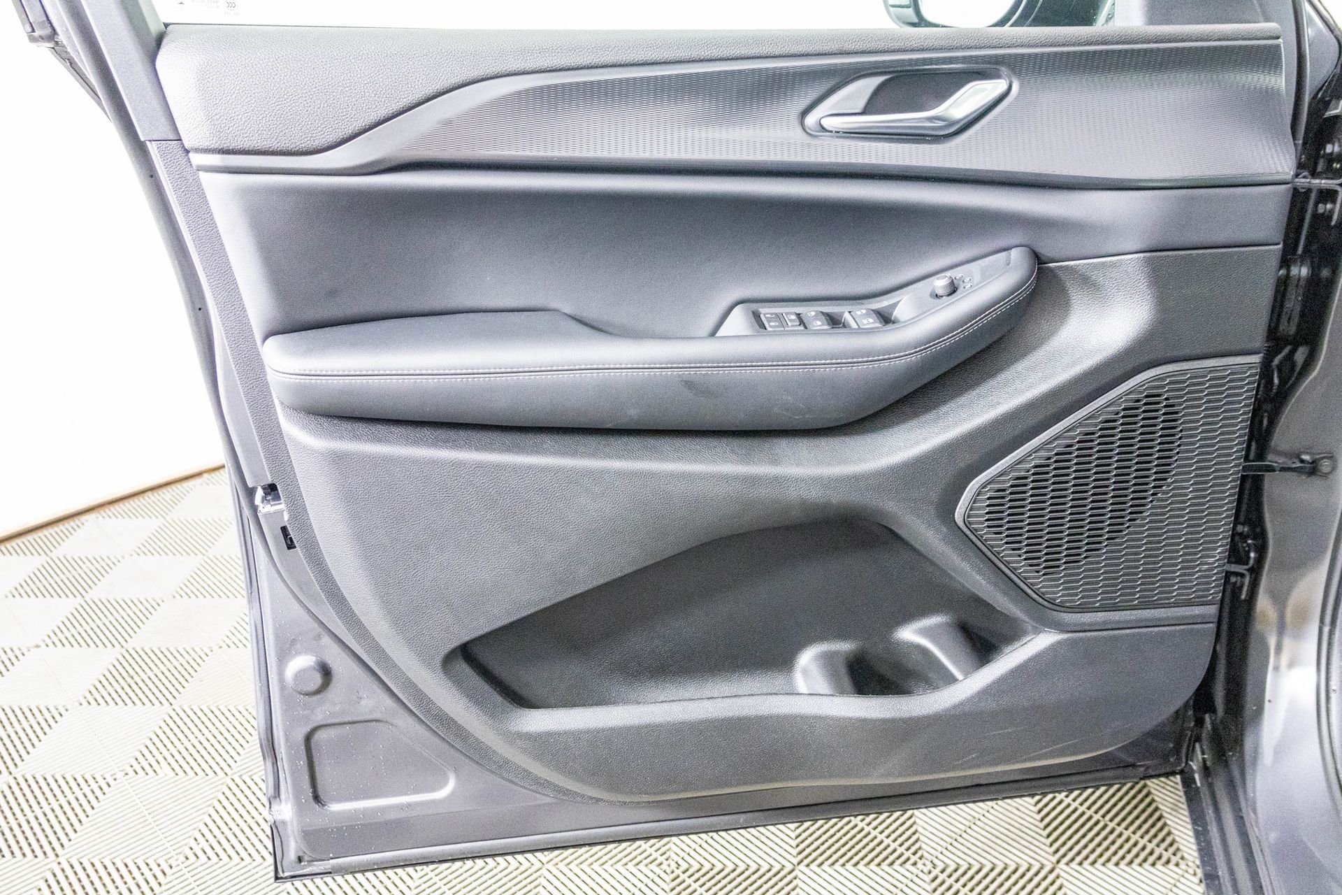 2025 JEEP GRAND CHEROKEE - Image 14