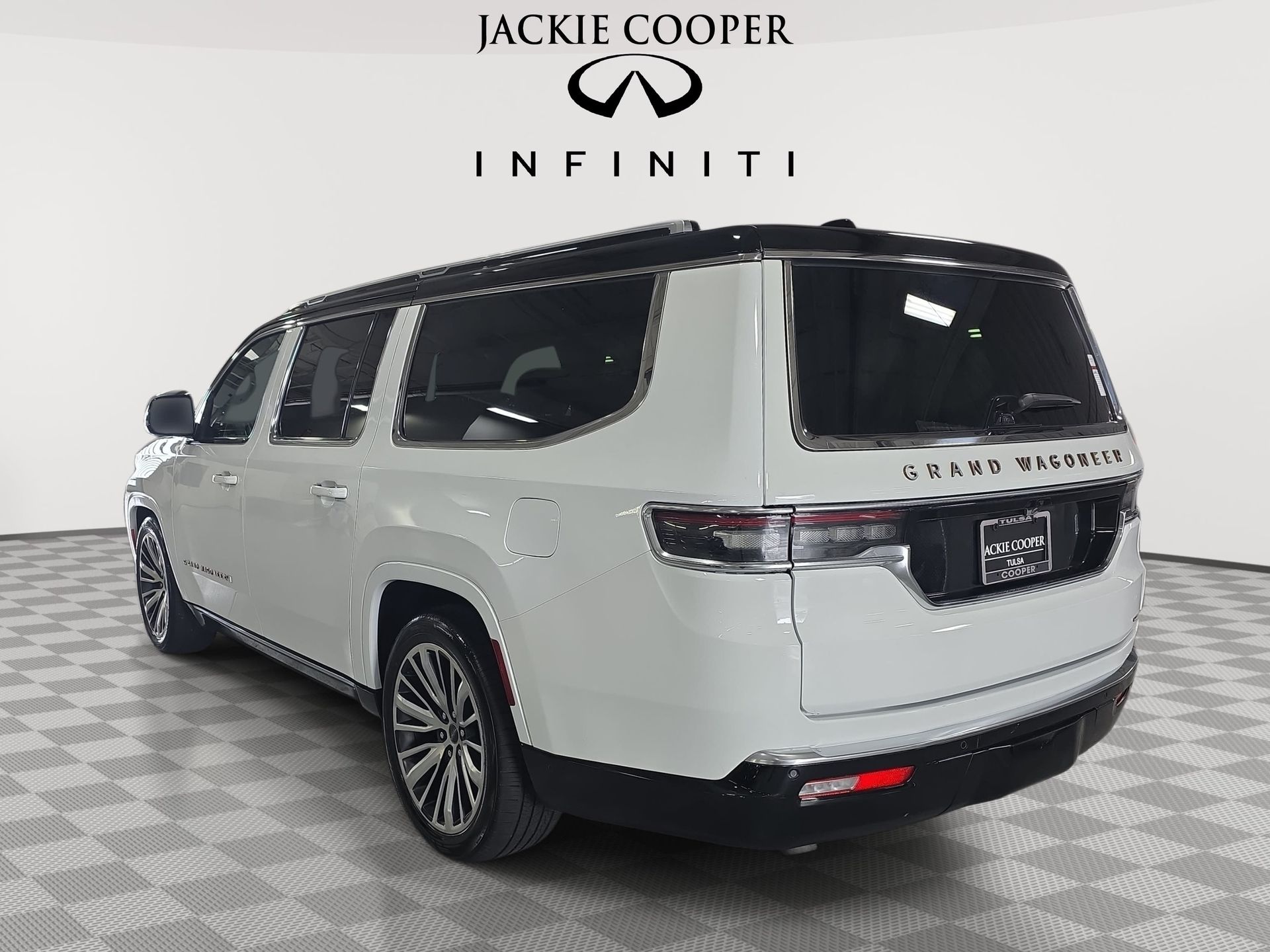 View vehicle photo 7