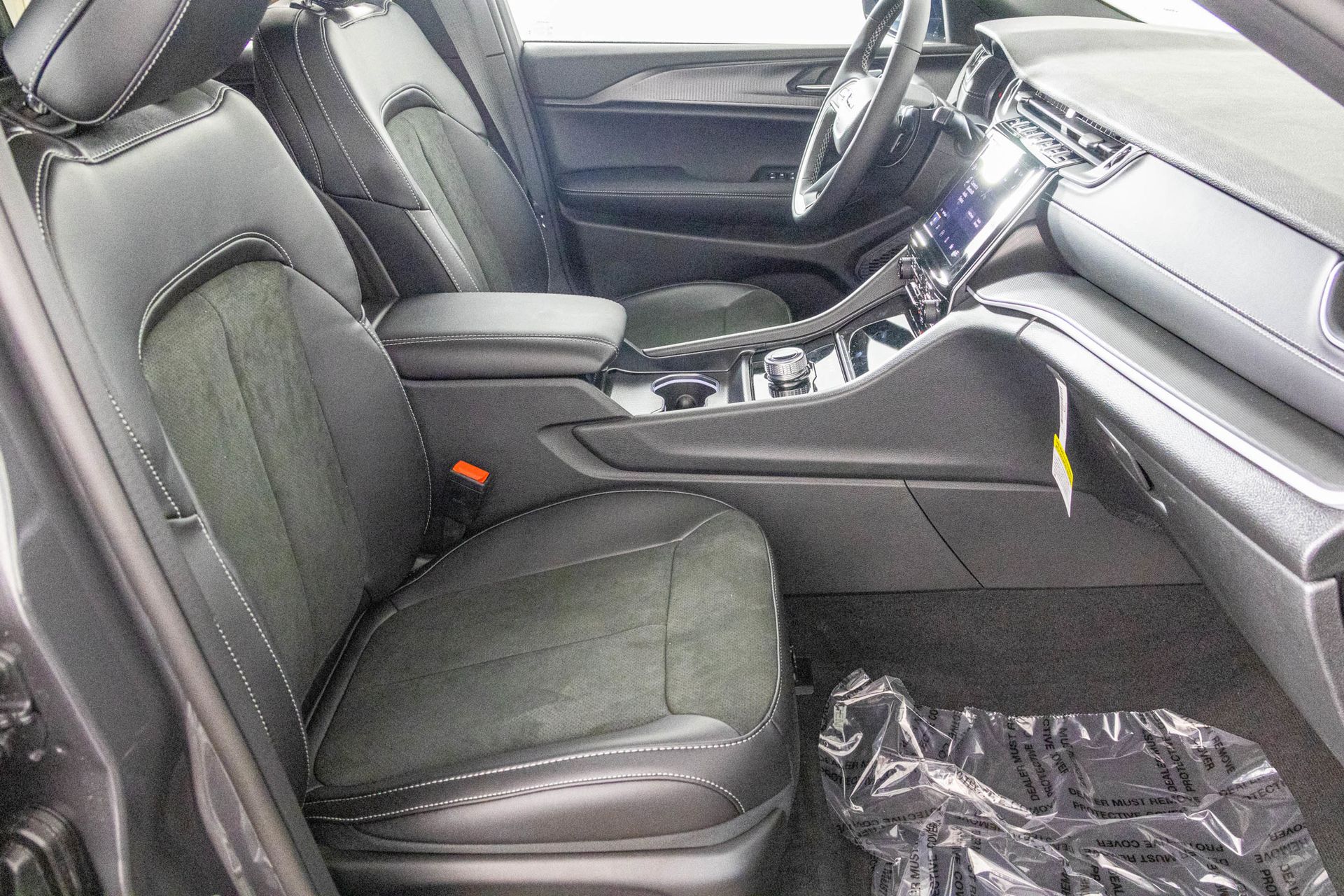 2025 JEEP GRAND CHEROKEE - Image 37