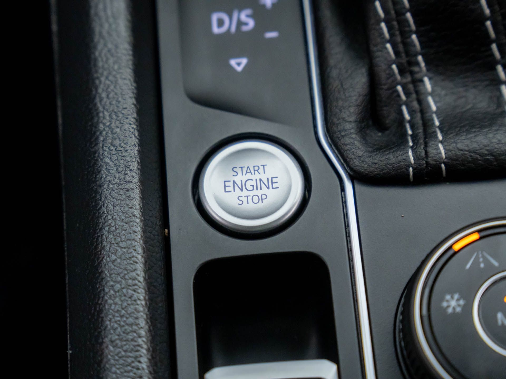 2023 Volkswagen Atlas Cross Sport 3.6L V6 SEL Premium R-Line photo