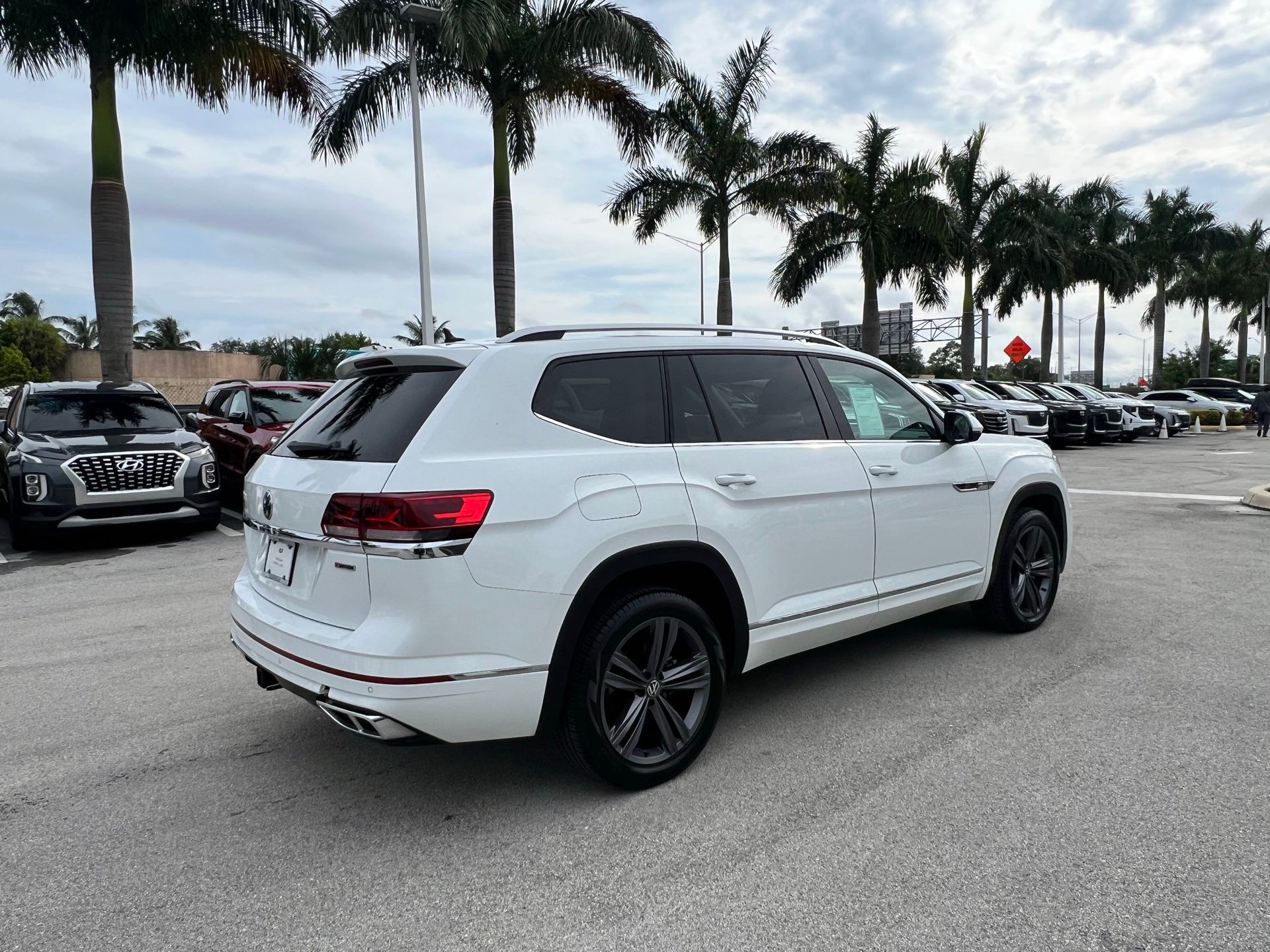 2022 Volkswagen Atlas 3.6L V6 SEL R-Line 24