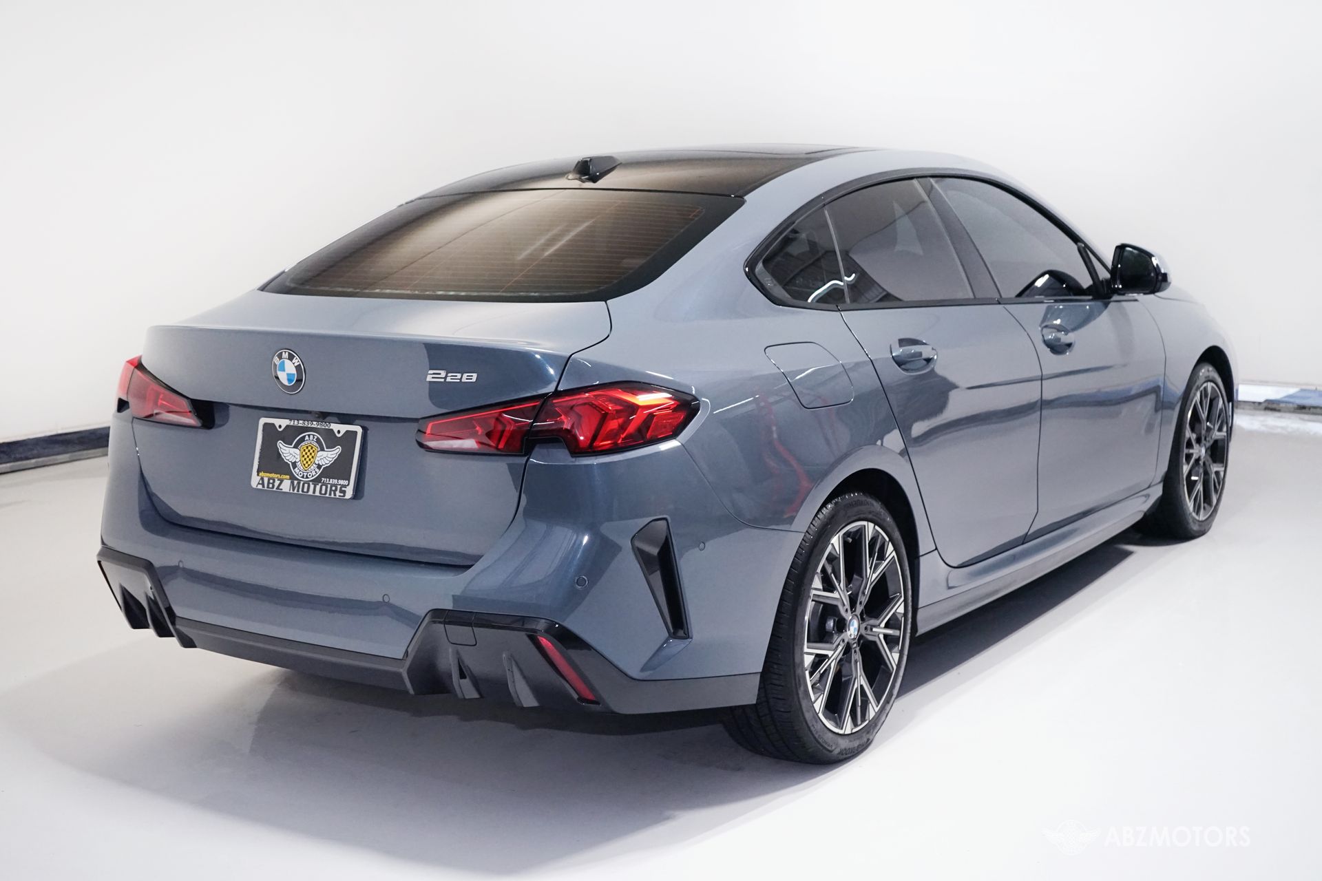 View vehicle photo 6