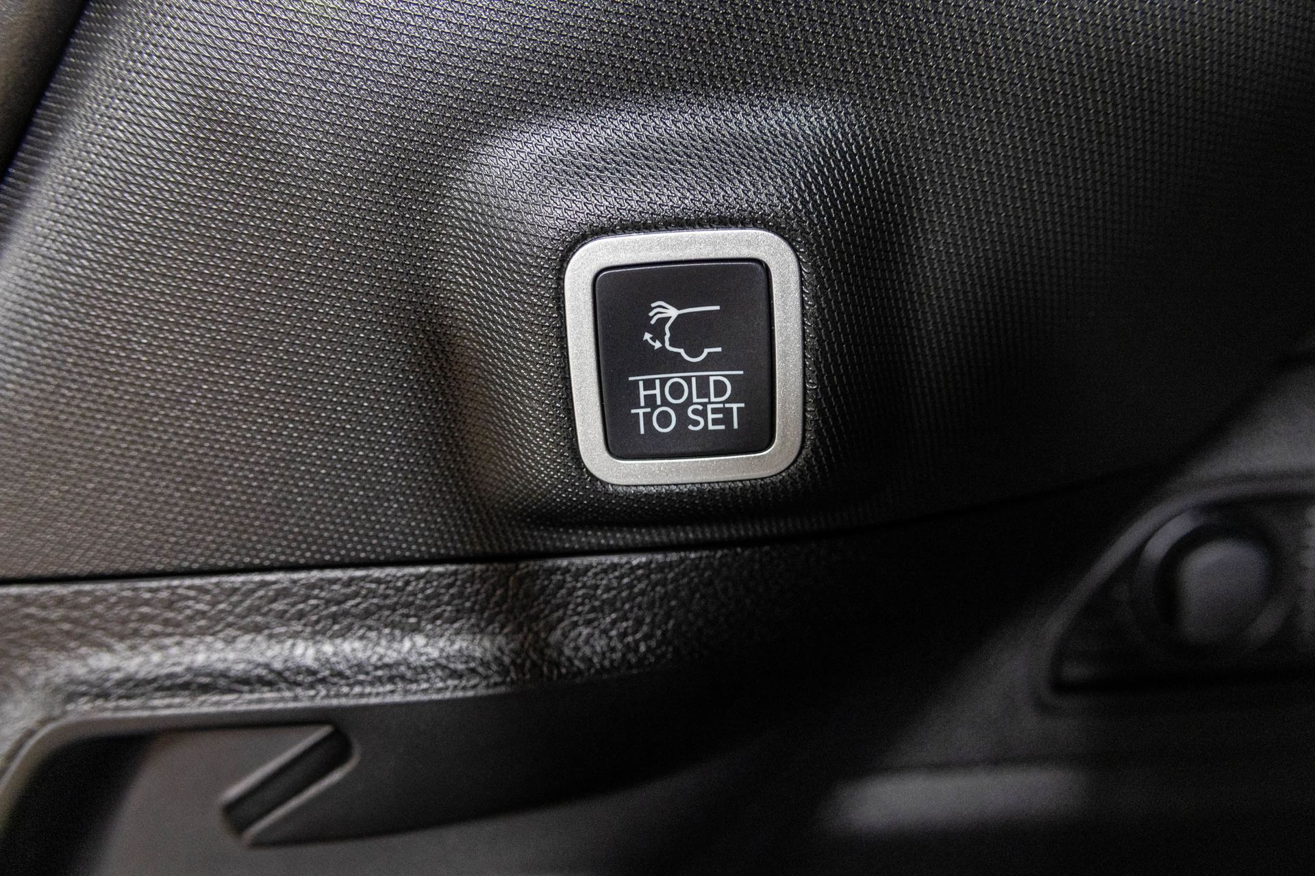 2025 JEEP GRAND CHEROKEE - Image 34