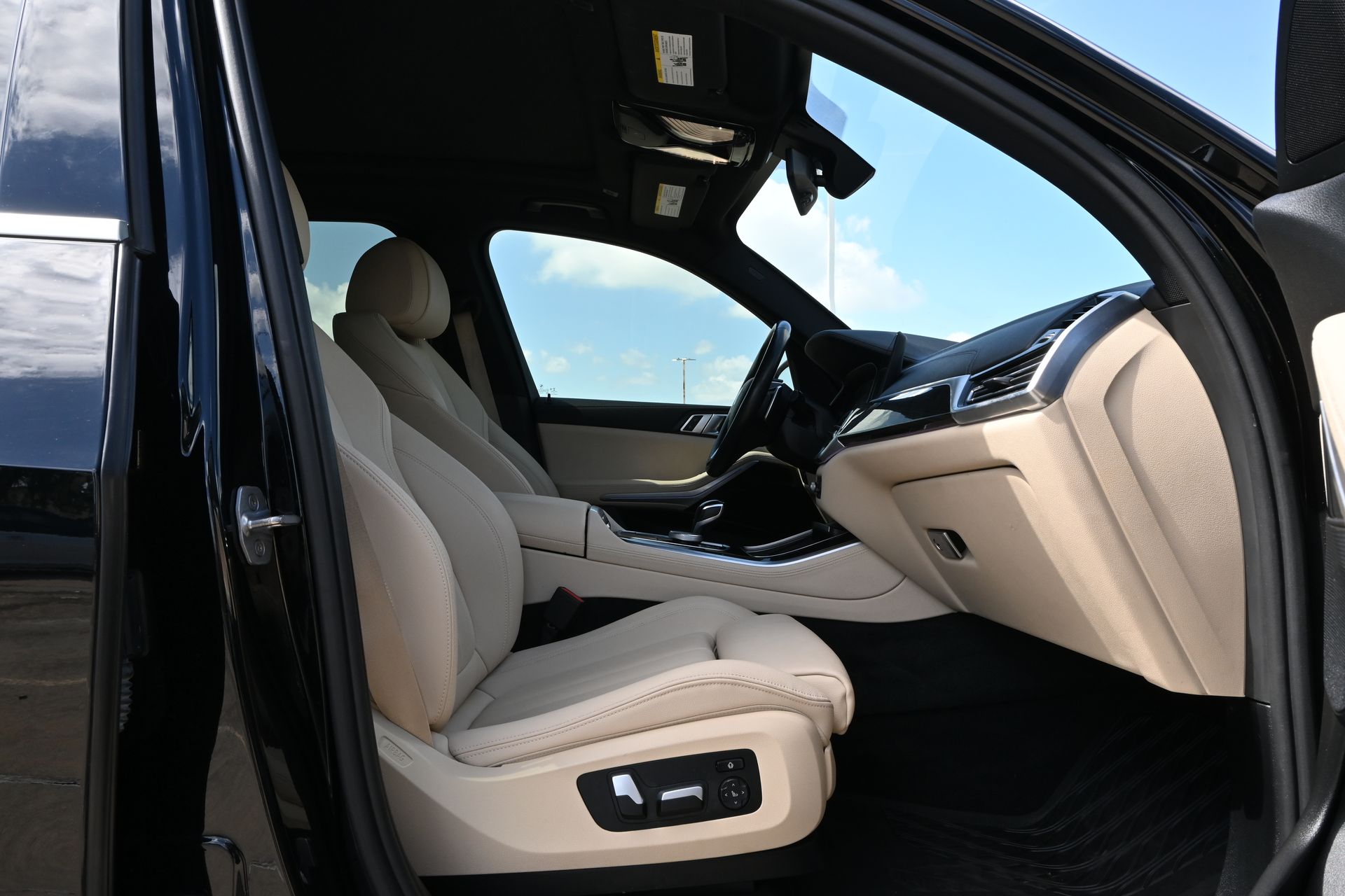2020 BMW X5 sDrive40i Black at Ultimate Motorsports