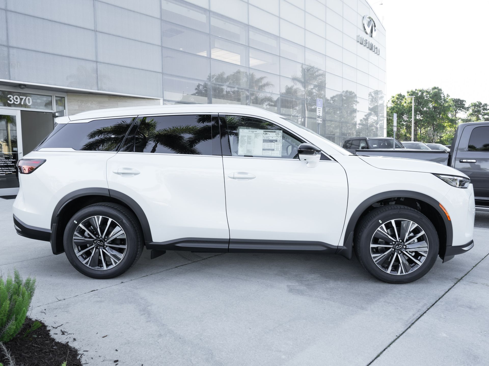 new 2027 INFINITI QX60 car, priced at $54,155
