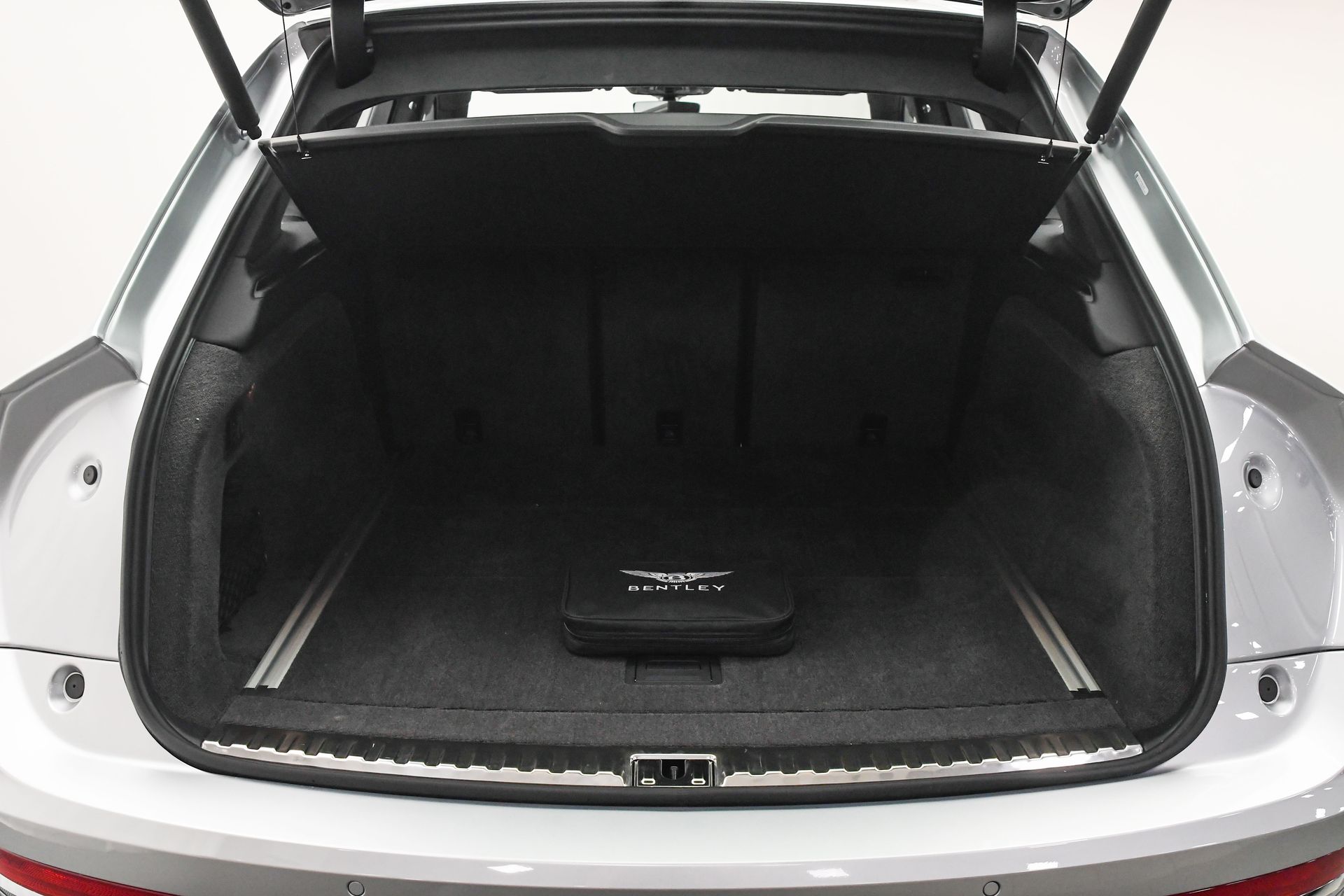 2025 Bentley Bentayga - Photo 11