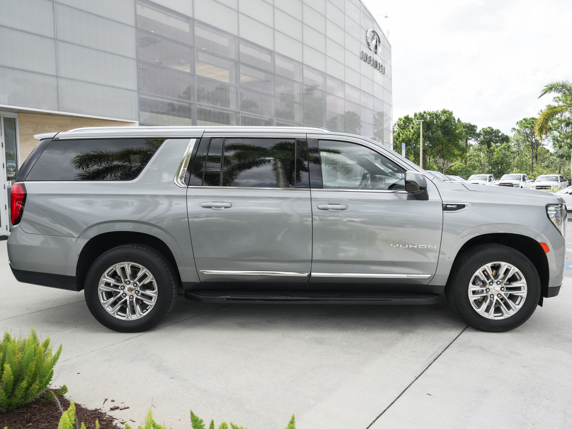 used 2024 GMC Yukon XL car, priced at $49,900