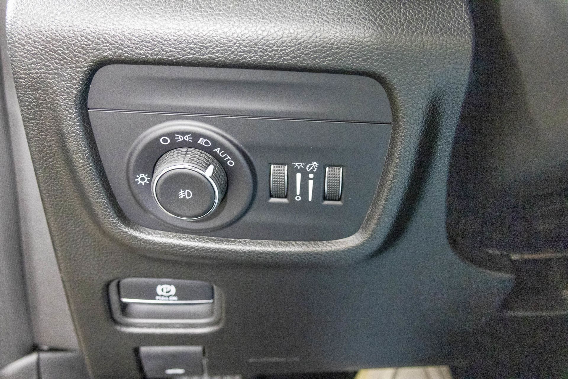 2025 JEEP GRAND CHEROKEE - Image 18