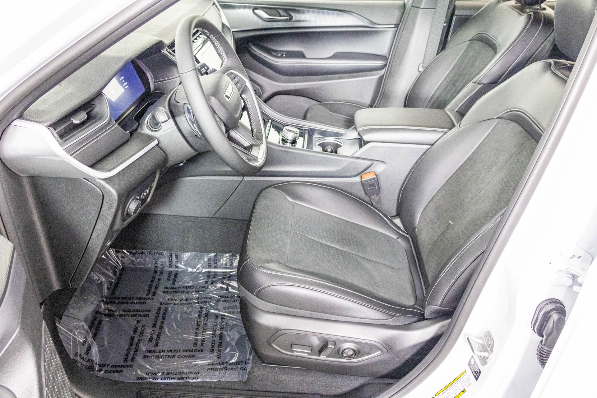 2025 JEEP GRAND CHEROKEE L - Image 17