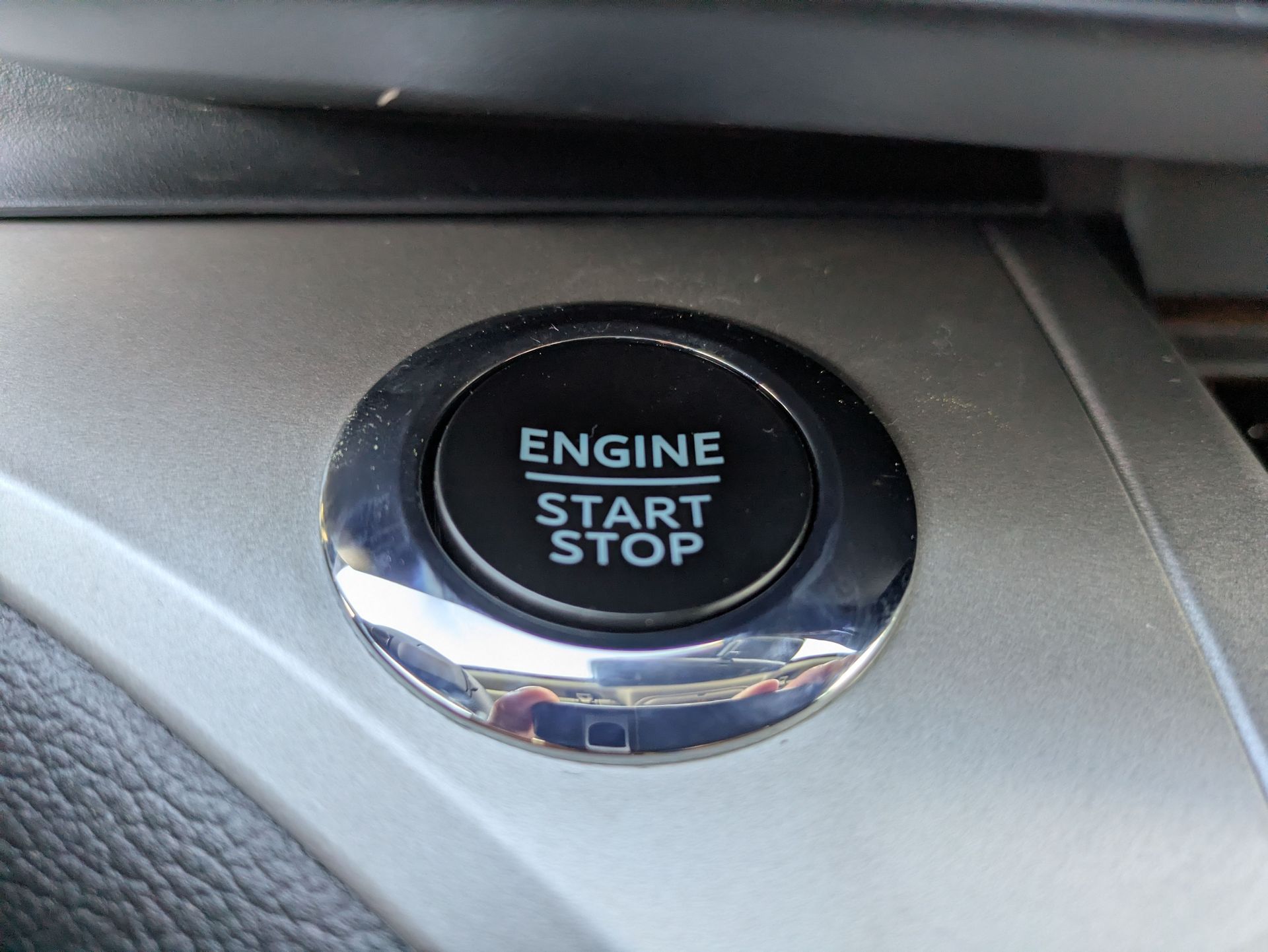 2023 Ford Explorer XLT White at Jones Ford