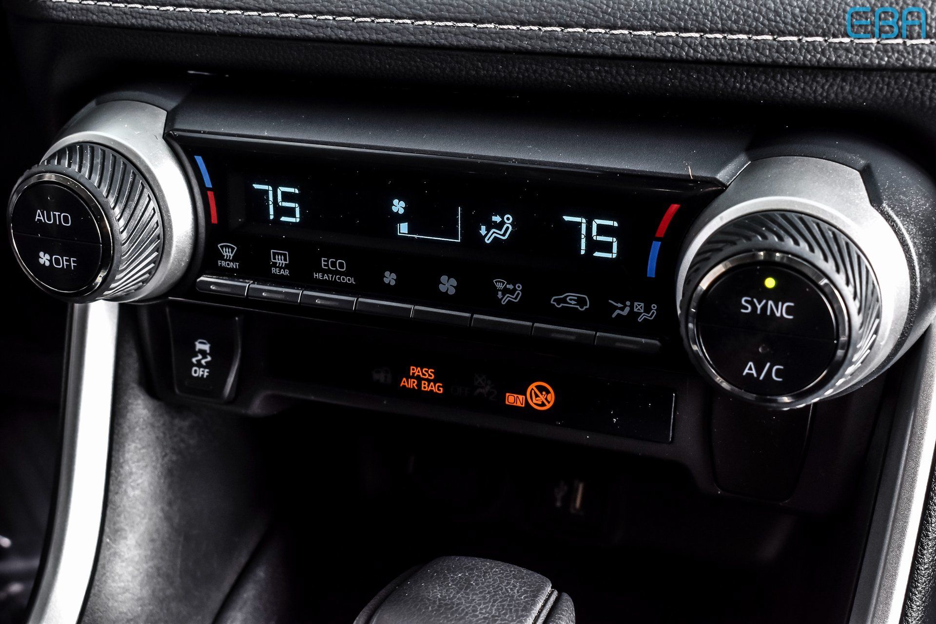 2025 Toyota RAV4 LE - Photo 28