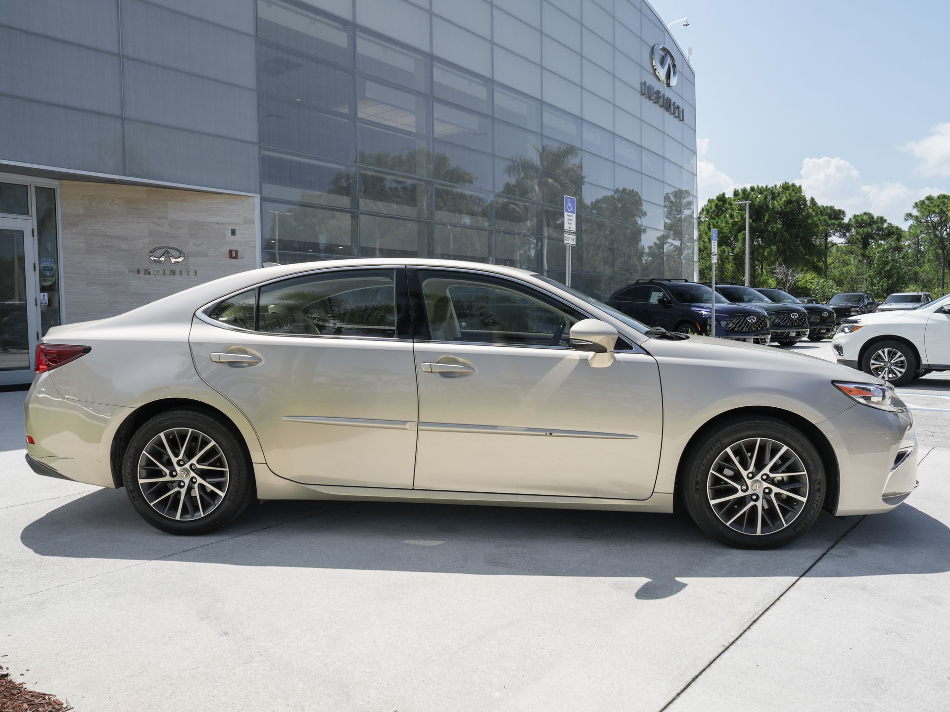 used 2018 Lexus ES car, priced at $26,300