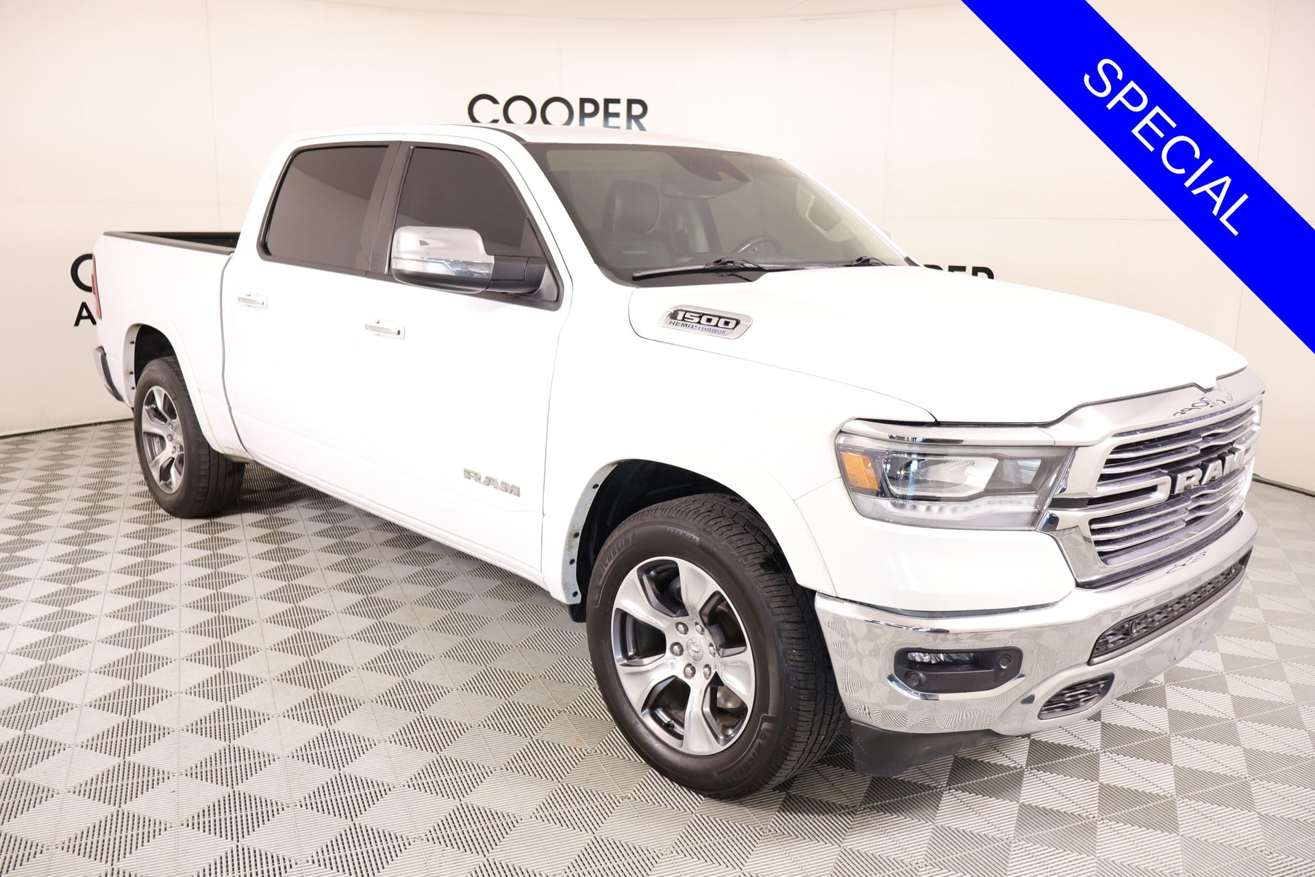 2022 RAM 1500 Laramie Crew Cab 4WD