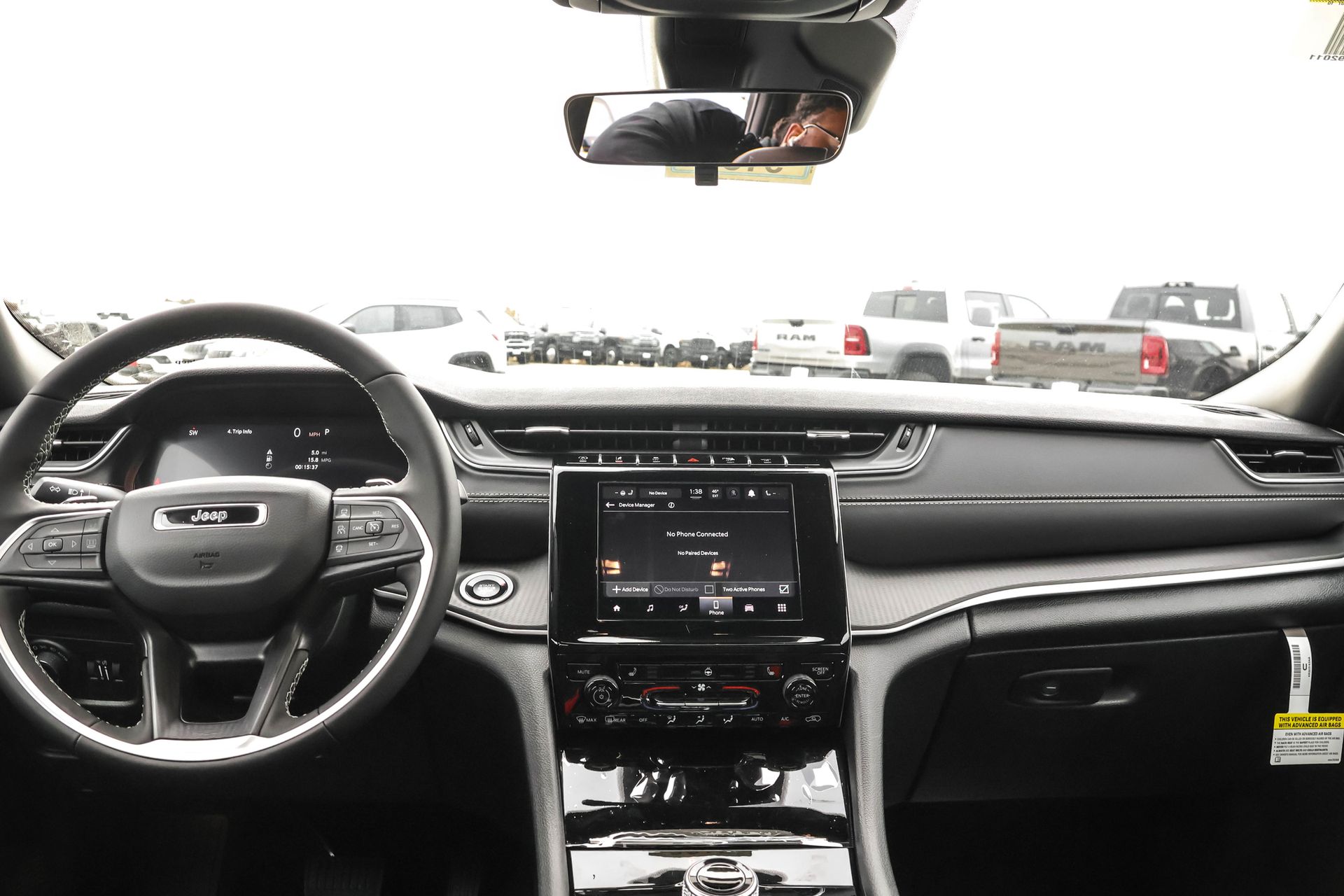 2025 JEEP GRAND CHEROKEE - Image 12