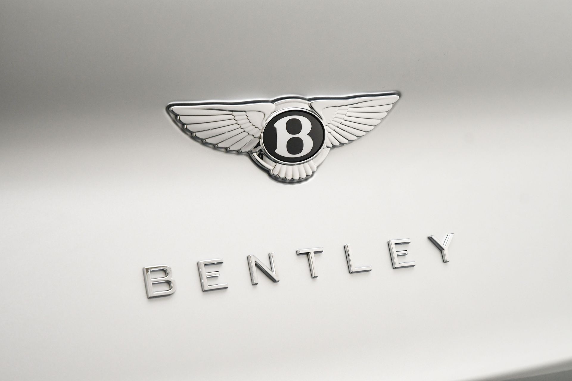 2025 Bentley Bentayga - Photo 24