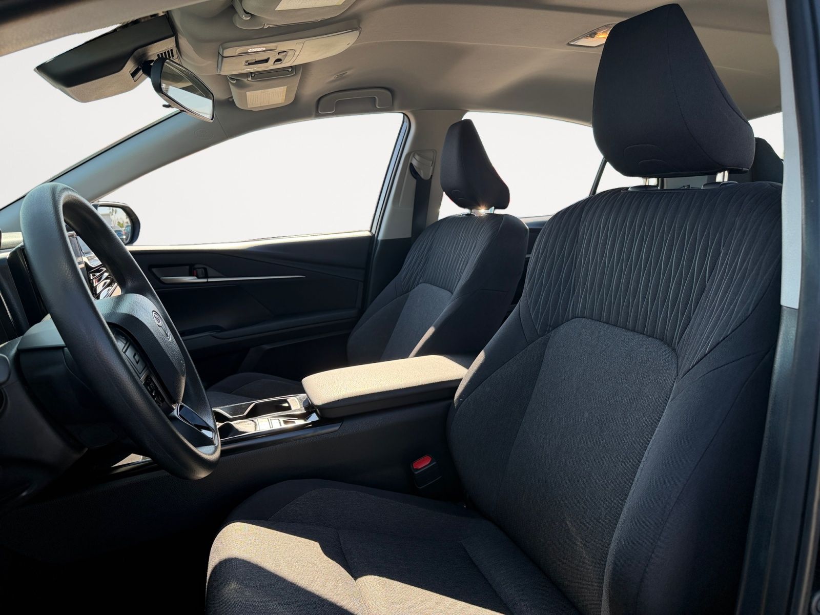 2025 Toyota Camry LE - Photo 9