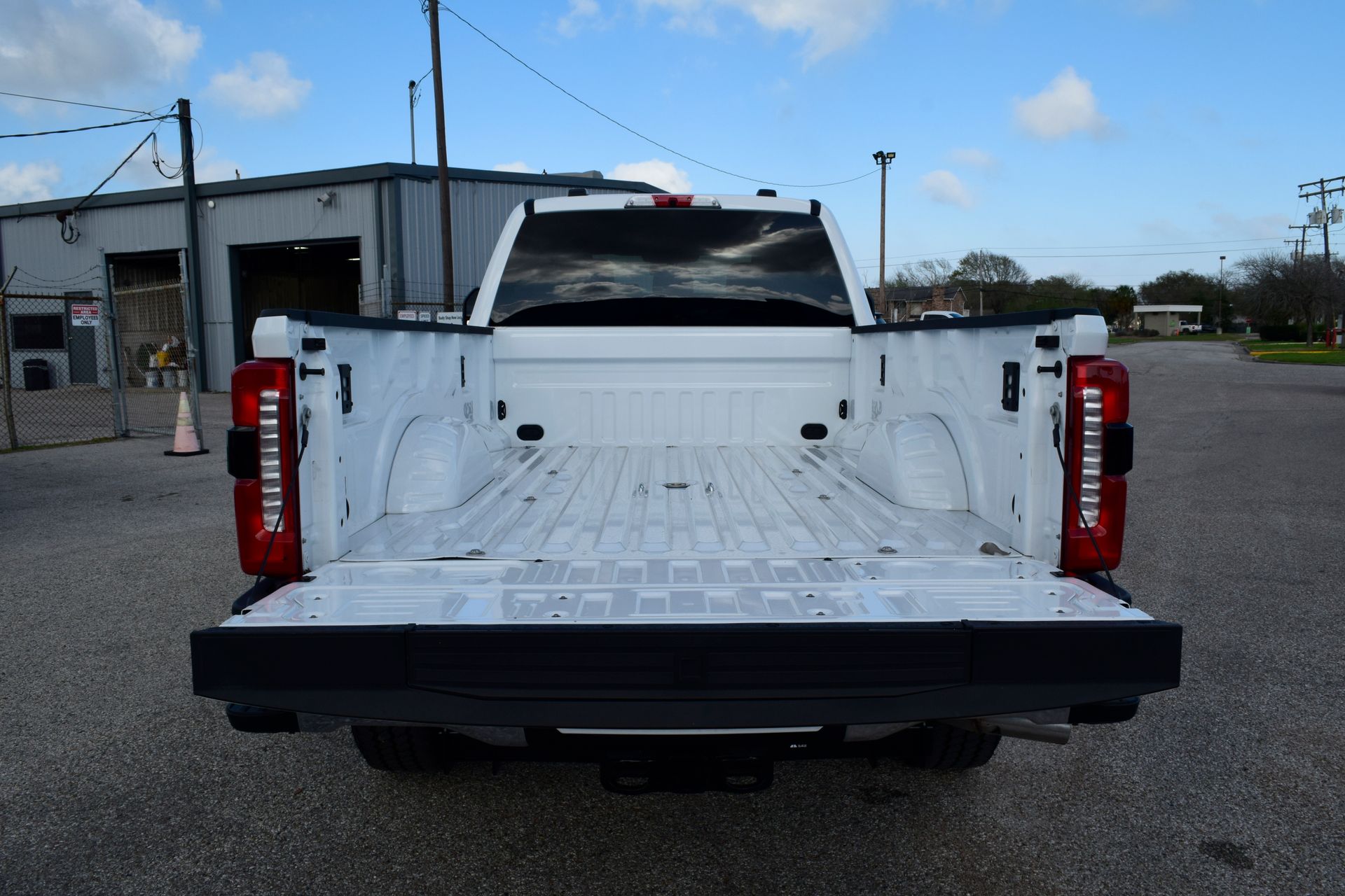2025 Ford F-350SD Lariat White at EAG Ford Navasota